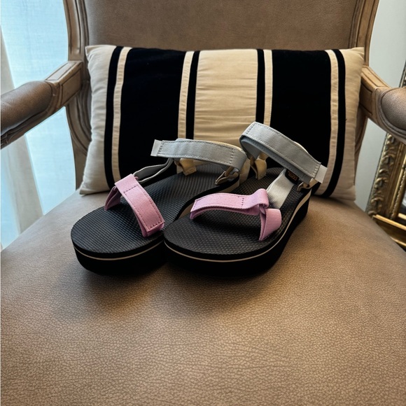 Teva Women's Platform Sandals in Pink, Gray, and Tan - Picture 3 of 6